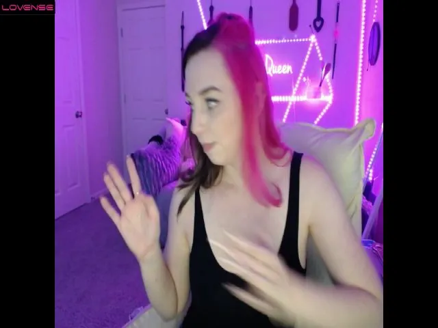 Live sex webcam photo for HailzTheQueen #274204742