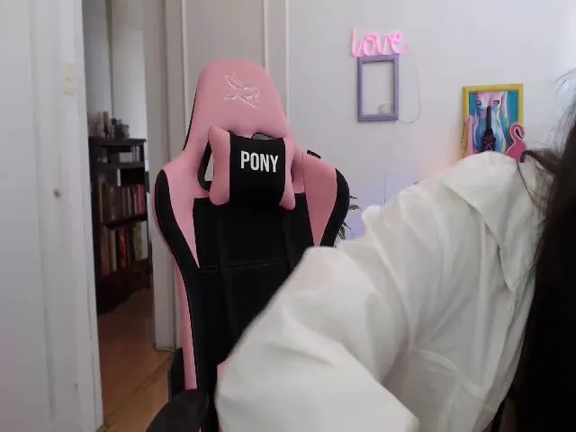Live sex webcam photo for HairyPony #272147627