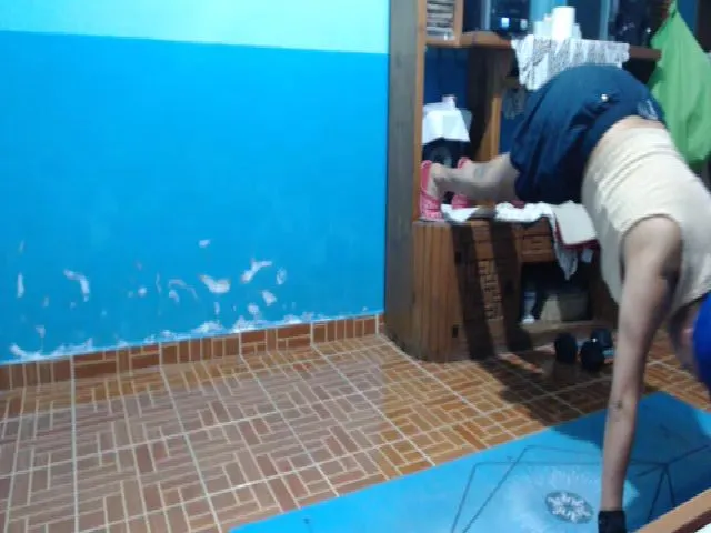 Live sex webcam photo for Hairy_Young1 #273368296