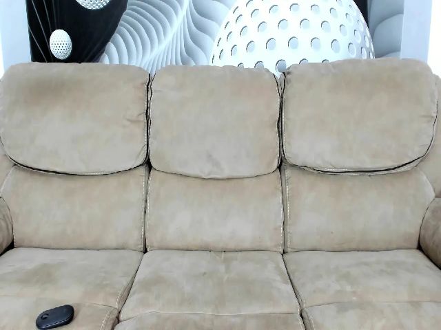 Live sex webcam photo for HaleySweet18 #272472804