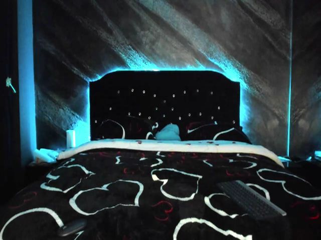 Live sex webcam photo for HaleySweet18 #272748025