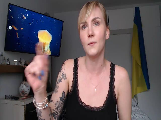 Live sex webcam photo for Hands0nMisha #274383677