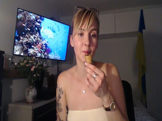 Live sex webcam photo for Hands0nMisha #274425969