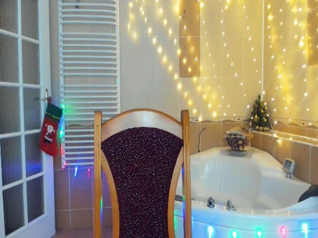 Live sex webcam photo for HannaLismont #271881522