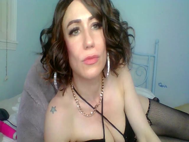 Live sex webcam photo for HannahHarte #273444922