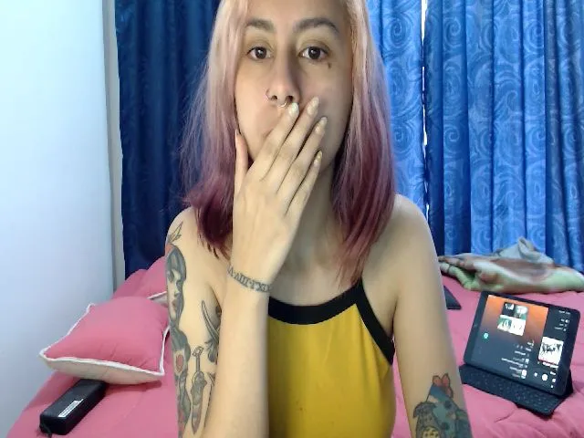 Live sex webcam photo for HannahRouse #272945224
