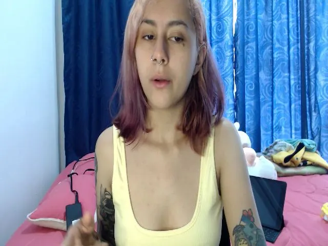 Live sex webcam photo for HannahRouse #272954003