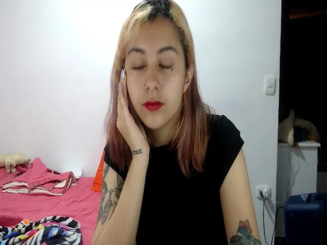 Live sex webcam photo for HannahRouse #273389488