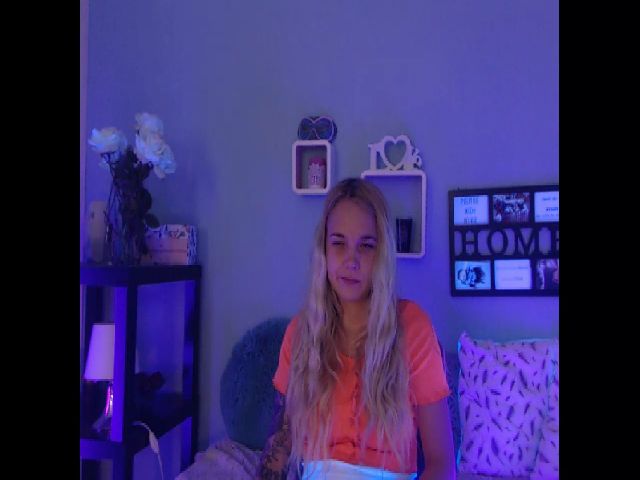 Live sex webcam photo for HappyAnna #273577505