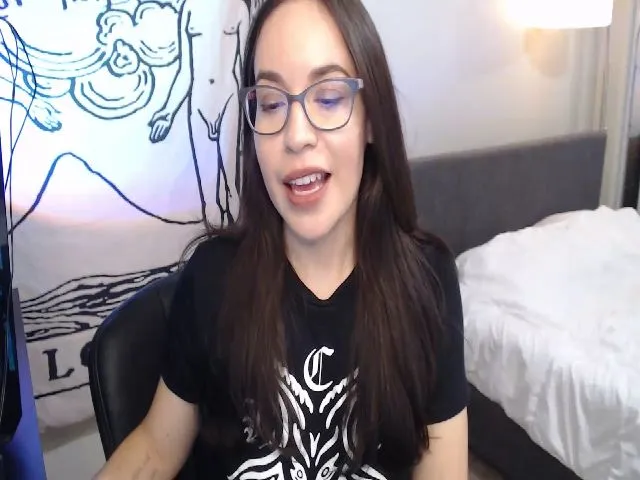 Live sex webcam photo for HappyLilGoth #271999725