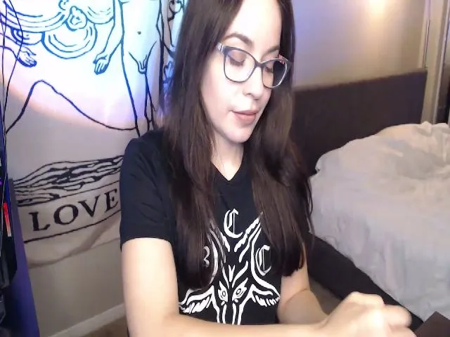 Live sex webcam photo for HappyLilGoth #272002784