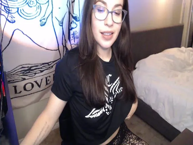 Live sex webcam photo for HappyLilGoth #272003155