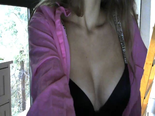 Live sex webcam photo for Happy_2025 #272287058