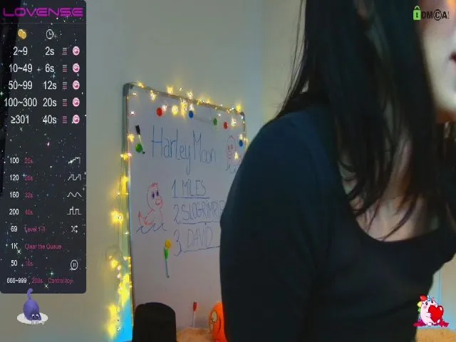 Live sex webcam photo for HarleyMoon #272451587