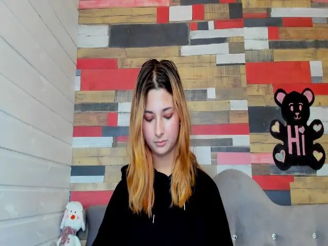 Live sex webcam photo for Harperallgood #271928426