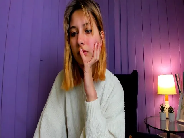 Live sex webcam photo for Harperallgood #272393995