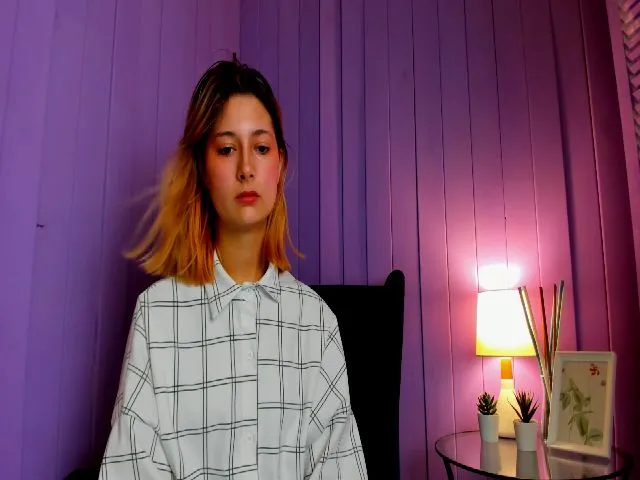 Live sex webcam photo for Harperallgood #272534432