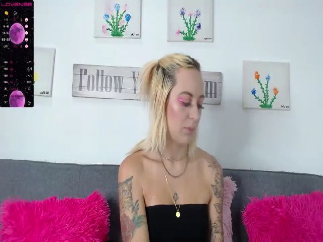 Live sex webcam photo for Hasley_ #273381827