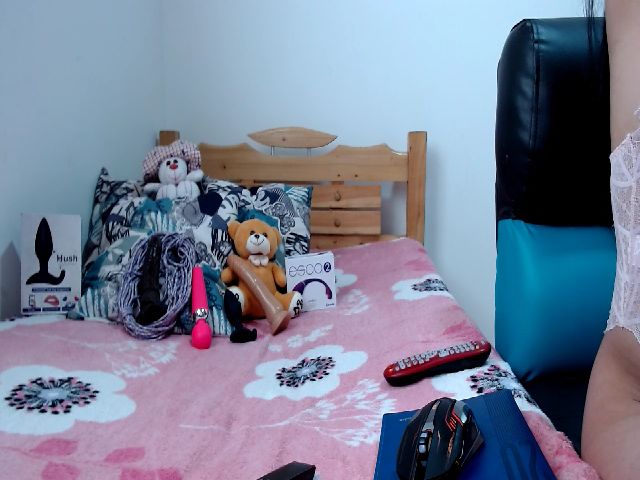 Live sex webcam photo for Hatria_Broom #271867101