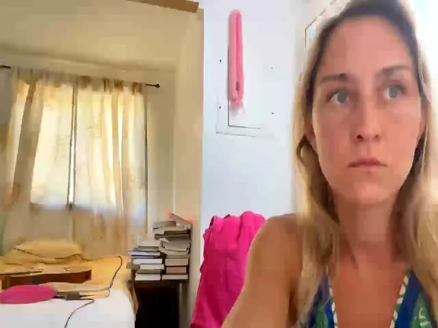 Live sex webcam photo for HawaiianPele #274062225