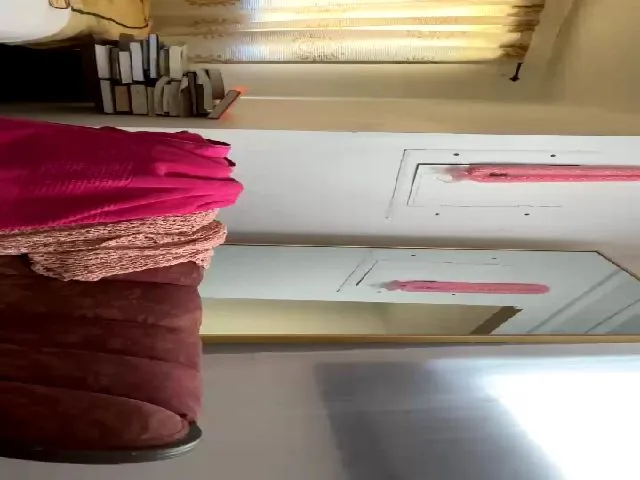 Live sex webcam photo for HawaiianPele #274062289