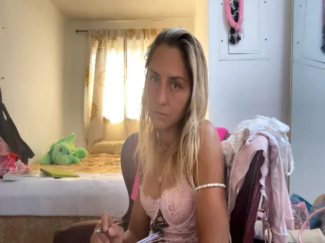 Live sex webcam photo for HawaiianPele #274190898