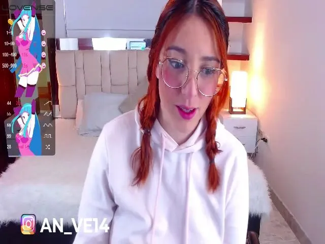 Live sex webcam photo for Hazzell_ #272907020