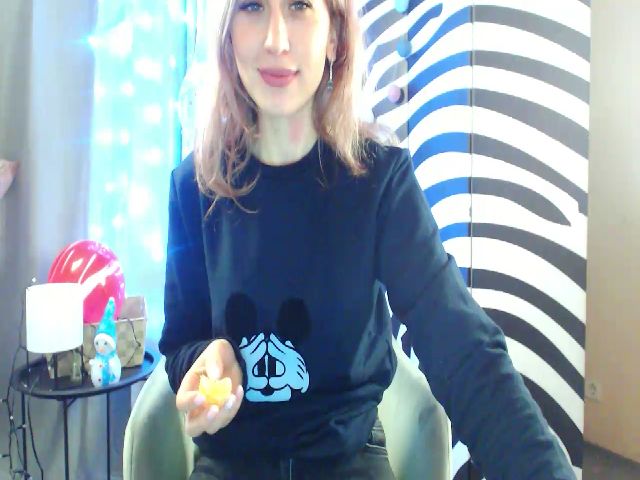 Live sex webcam photo for HeartGirl #272345077