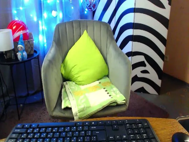 Live sex webcam photo for HeartGirl #272359235