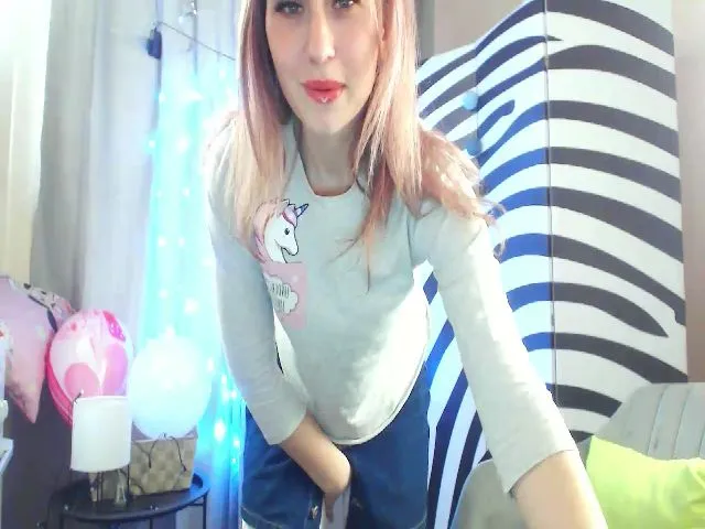 Live sex webcam photo for HeartGirl #272489714