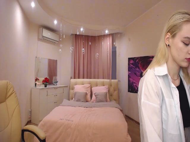 Live sex webcam photo for HeartfeltGirl #273328169