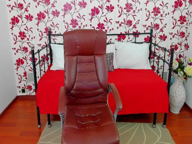 Live sex webcam photo for HeidiCutie #271869949