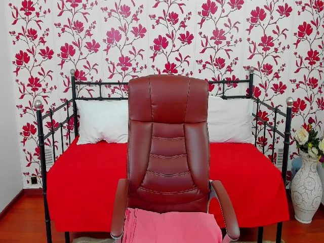 Live sex webcam photo for HeidiCutie #271880207