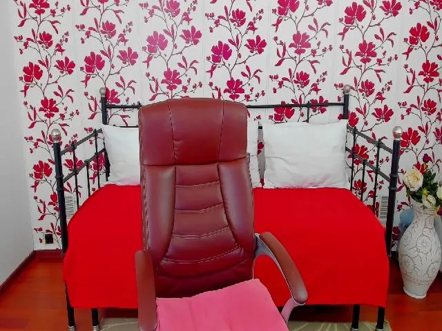 Live sex webcam photo for HeidiCutie #271916944