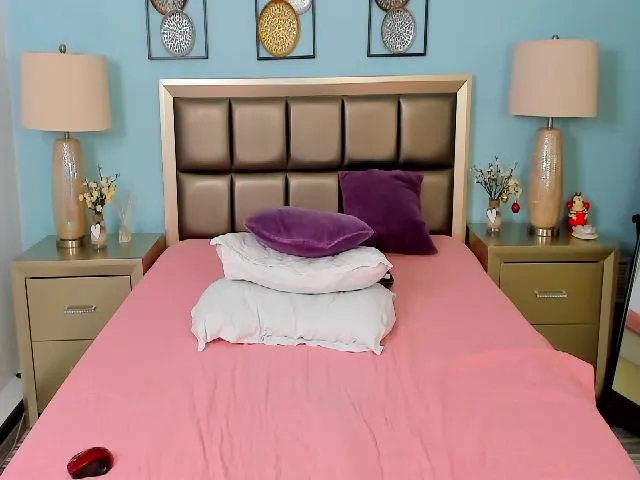 Live sex webcam photo for HeidiCutie #272052726