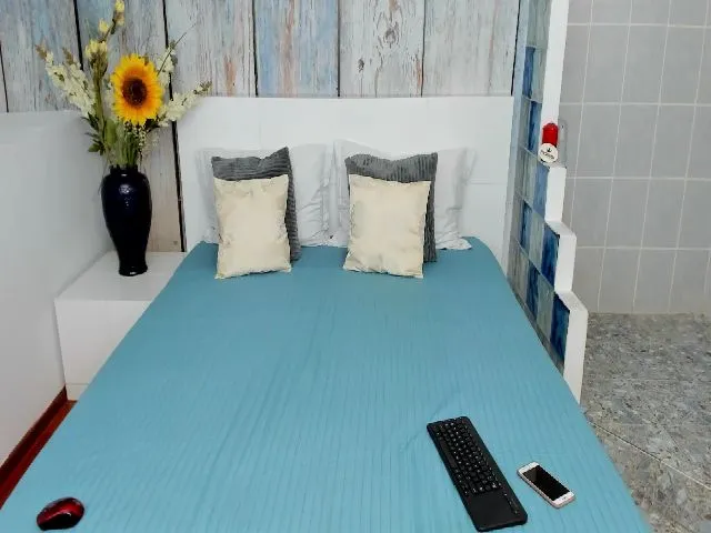 Live sex webcam photo for HeidiCutie #273855090