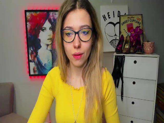 Live sex webcam photo for HeidiFLOWER #272461446