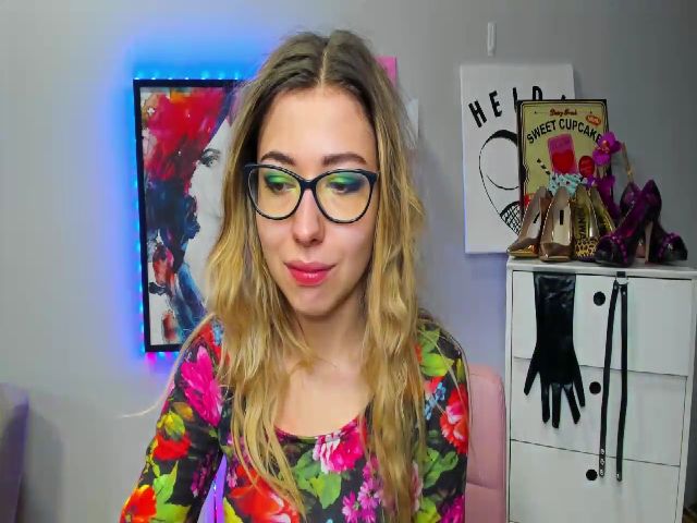 Live sex webcam photo for HeidiFLOWER #272510433