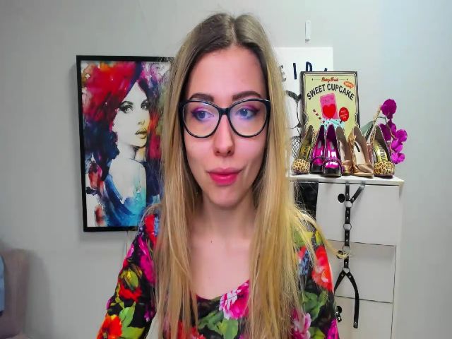 Live sex webcam photo for HeidiFLOWER #272582955