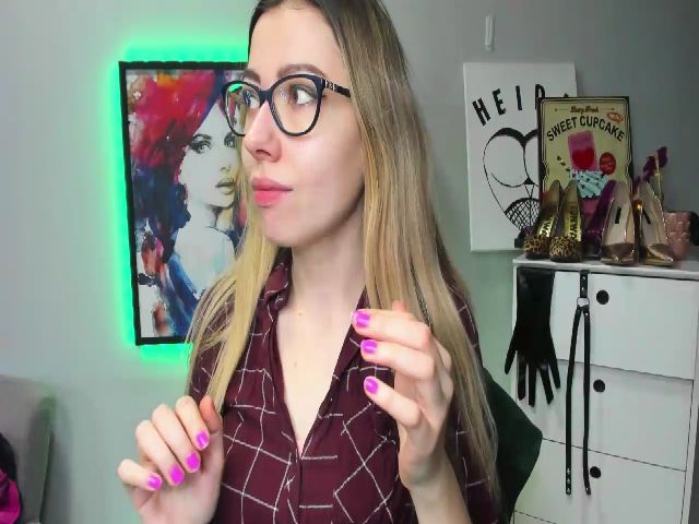 Live sex webcam photo for HeidiFLOWER #272672575