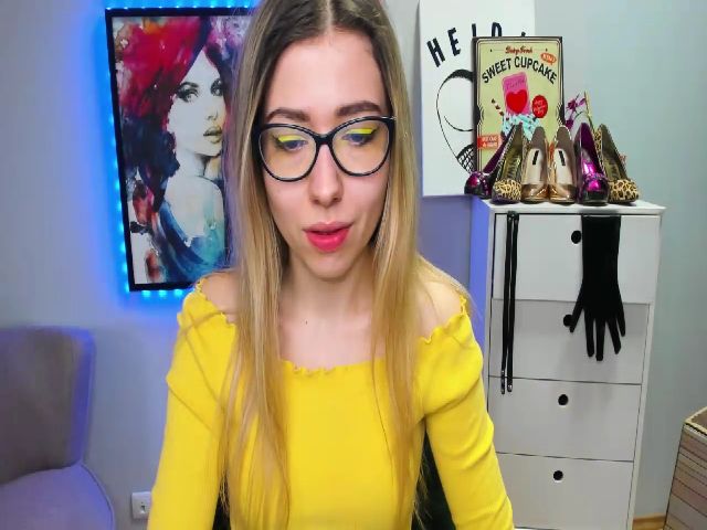 Live sex webcam photo for HeidiFLOWER #272741610