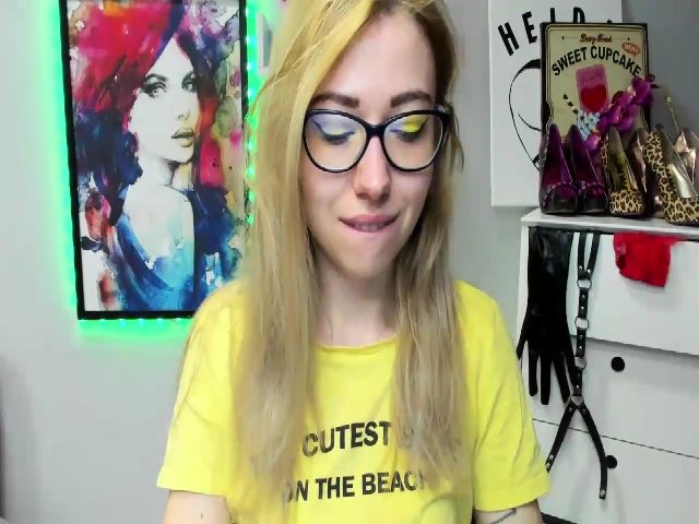 Live sex webcam photo for HeidiFLOWER #273136967