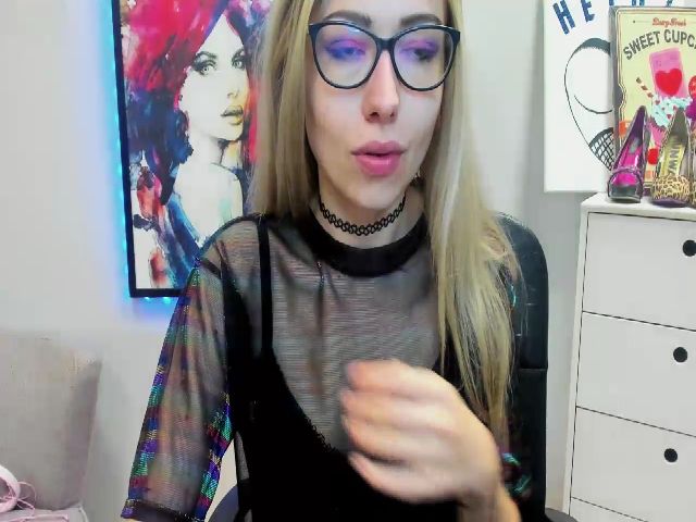 Live sex webcam photo for HeidiFLOWER #273446497