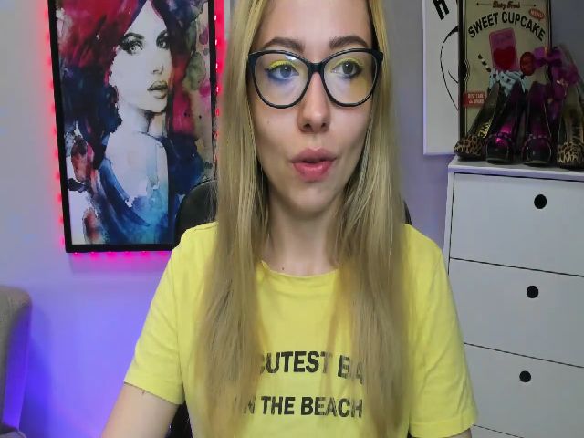 Live sex webcam photo for HeidiFLOWER #273662821