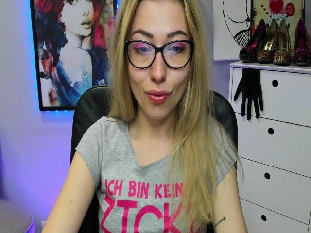 Live sex webcam photo for HeidiFLOWER #273750885