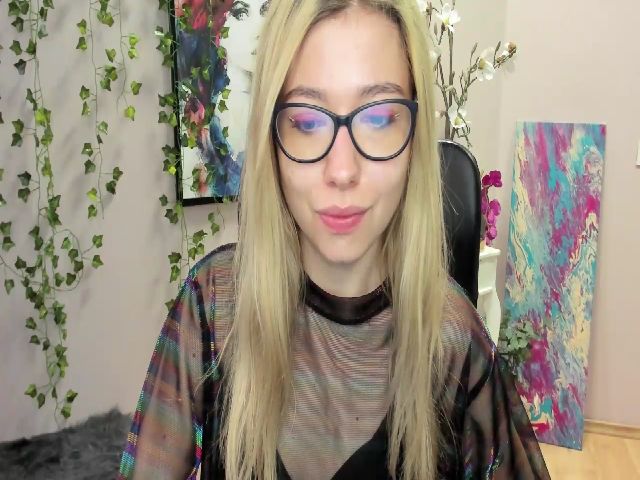 Live sex webcam photo for HeidiFLOWER #274163820