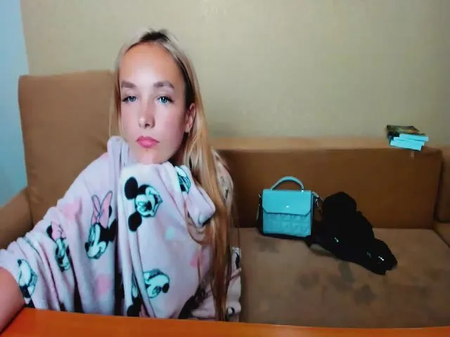 Live sex webcam photo for Heidi_Long #275153796