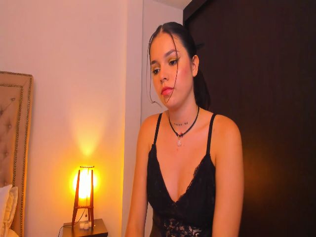 Live sex webcam photo for Heily_ #272026318