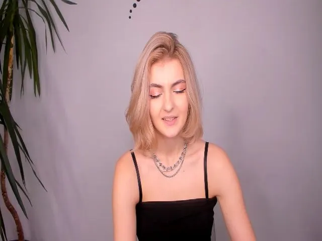 Live sex webcam photo for HelelGretta #271697770