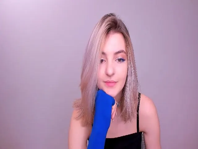 Live sex webcam photo for HelelGretta #273105729
